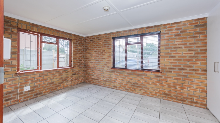 To Let 2 Bedroom Property for Rent in Bredasdorp Western Cape